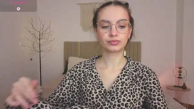 Real cutie1 online show from May 11, 2026, 12:39 pm