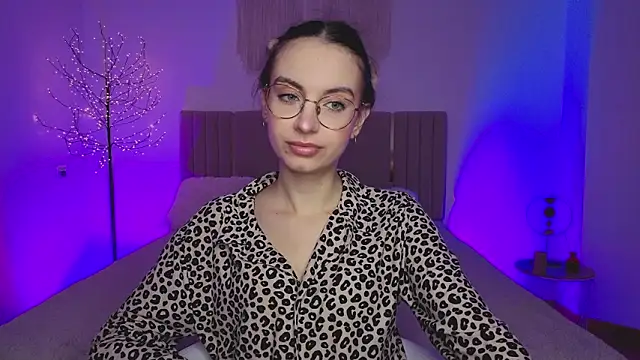 Snapshot of Real_cutie1 chatting on March 18, 2026, 2:08 pm Real cutie1 online show from March 18, 2026, 2:08 pm