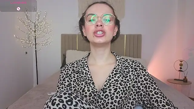 Real cutie1 online show from May 9, 2026, 12:52 pm