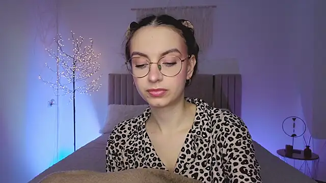 Snapshot of Real_cutie1 chatting on March 17, 2026, 2:09 pm Real cutie1 online show from March 17, 2026, 2:09 pm