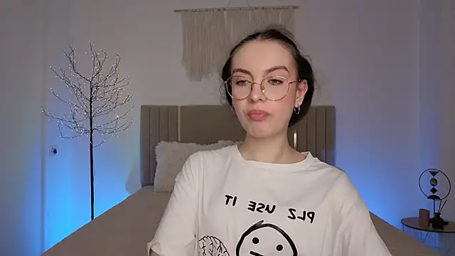 Snapshot of Real_cutie1 chatting on March 27, 2026, 2:29 pm Real cutie1 online show from March 27, 2026, 2:29 pm