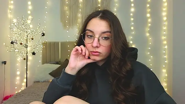 Real cutie1 online show from February 4, 2026, 2:01 pm