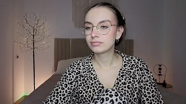 Snapshot of Real_cutie1 chatting on March 25, 2026, 1:43 pm Real cutie1 online show from March 25, 2026, 1:43 pm