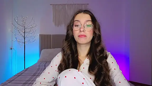 Snapshot of Real_cutie1 chatting on March 2, 2026, 2:13 pm Real cutie1 online show from March 2, 2026, 2:13 pm