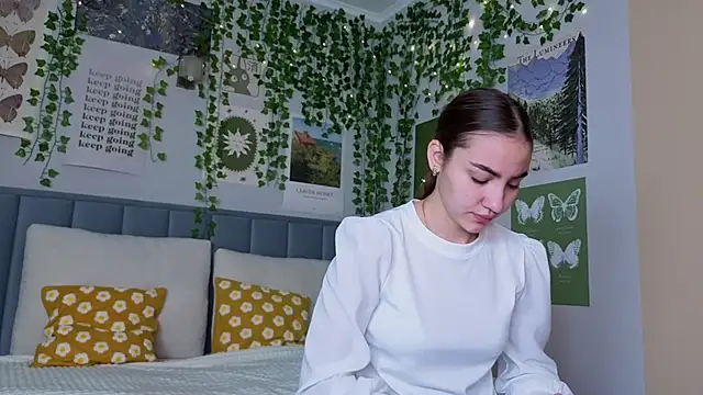 Ashley Pierce online show from October 5, 2025, 4:14 am