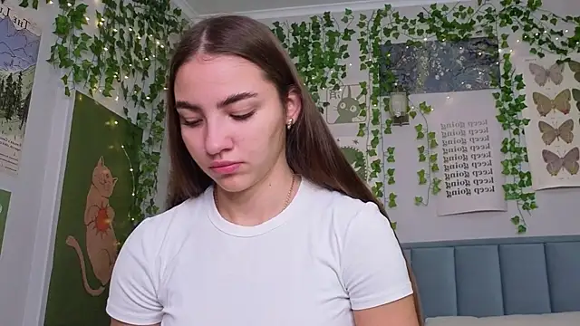 Ashley Pierce online show from December 3, 2025, 4:13 am