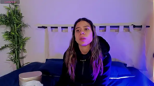 Snapshot of Rachell_criss chatting on February 13, 2026, 4:12 am Rachell criss online show from February 13, 2026, 4:12 am