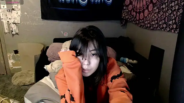 London Ray online show from October 19, 2025, 5:43 am