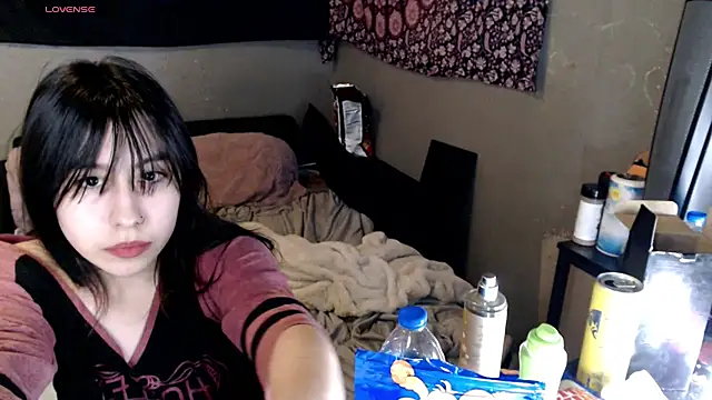 London Ray online show from December 4, 2025, 8:13 am