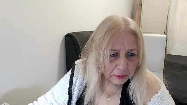 SusiLifeXXX online show from May 19, 2026, 7:32 pm
