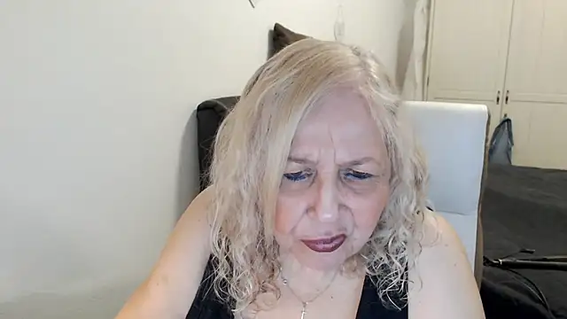 SusiLifeXXX online show from May 27, 2026, 7:54 pm