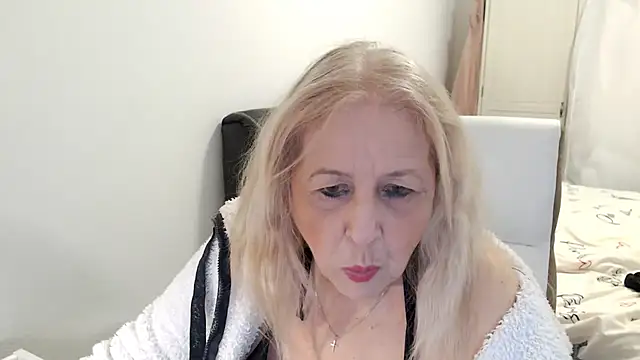 SusiLifeXXX online show from May 17, 2026, 8:20 pm