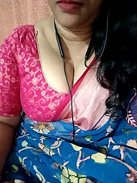 Snapshot of Swetyhoney chatting on October 7, 2025, 5:14 pm Swetyhoney online show from October 7, 2025, 5:14 pm