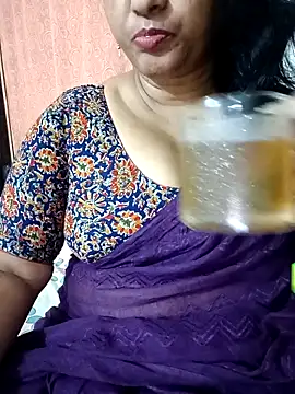 Snapshot of Swetyhoney chatting on September 18, 2025, 11:13 am Swetyhoney online show from September 18, 2025, 11:13 am