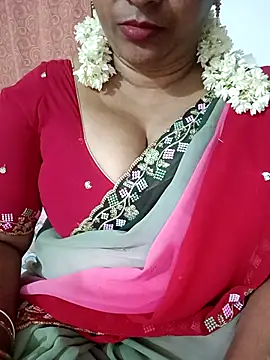 Snapshot of Swetyhoney chatting on October 2, 2025, 3:37 pm Swetyhoney online show from October 2, 2025, 3:37 pm