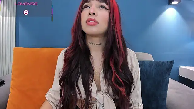 MartinaBlakees online show from November 18, 2025, 1:47 pm