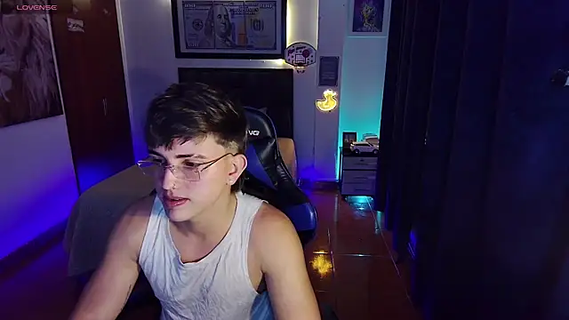 Snapshot of Justin_trevor1 chatting on October 3, 2025, 12:14 am Justin trevor1 online show from October 3, 2025, 12:14 am