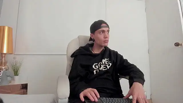 Snapshot of dark_sun302 chatting on November 25, 2025, 9:59 pm dark sun302 online show from November 25, 2025, 9:59 pm