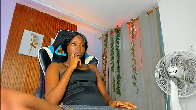 Snapshot of Evaa_18 chatting on January 13, 2026, 5:17 pm Evaa 18 online show from January 13, 2026, 5:17 pm