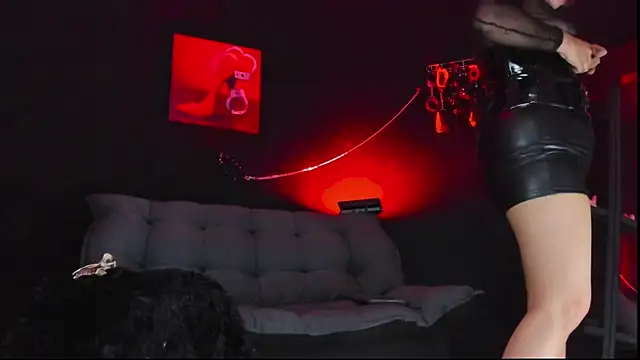 isabellestone online show from April 4, 2026, 11:33 pm