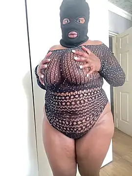 curvywithbigtitties online show from July 29, 2026, 11:20 am