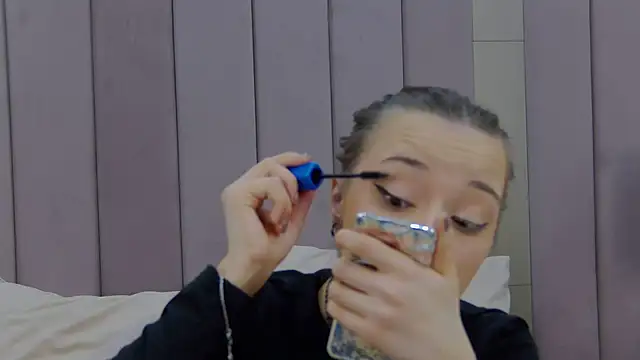 ZoeyNeal online show from March 27, 2026, 2:18 pm