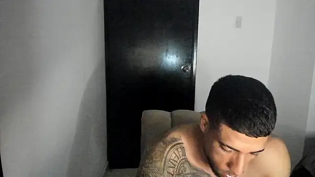 ThiagoLugo online show from April 15, 2026, 3:56 am