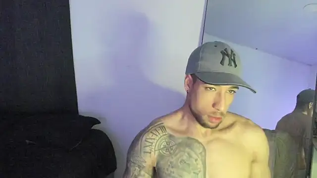 ThiagoLugo online show from December 14, 2025, 10:37 pm