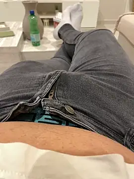 Snapshot of Mrdim26 chatting on February 17, 2026, 7:27 am Mrdim26 online show from February 17, 2026, 7:27 am