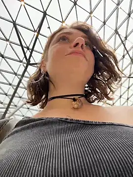 lucy-joy online show from October 15, 2025, 9:28 am