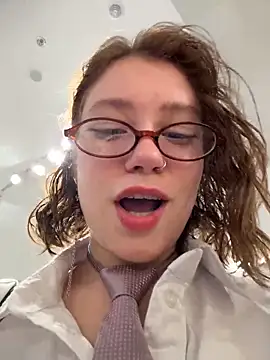 lucy-joy online show from October 16, 2025, 10:34 am