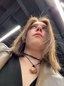 lucy-joy online show from April 19, 2026, 11:22 am