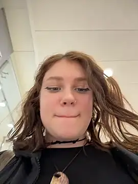 lucy-joy online show from April 9, 2026, 1:06 pm