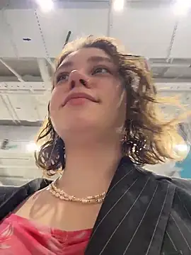 lucy-joy online show from October 24, 2025, 10:36 am