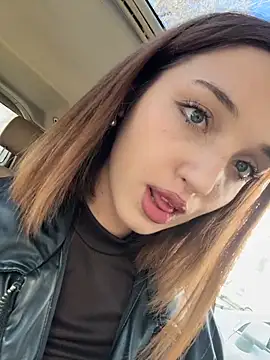 DollyTall online show from October 23, 2025, 8:35 am