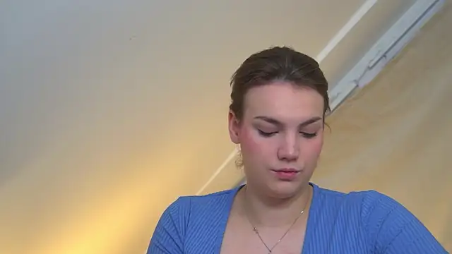 KarenClarks online show from October 16, 2025, 6:38 pm