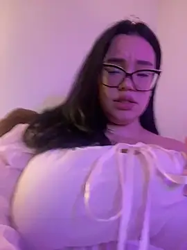 Emily Taylor2 online show from October 29, 2025, 2:54 am