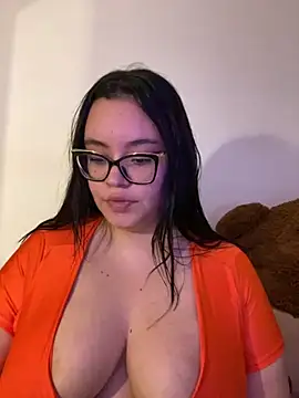 Emily Taylor2 online show from November 13, 2025, 2:48 am