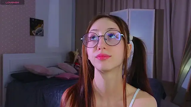 Snapshot of AvrilLeMell chatting on November 10, 2025, 10:04 pm AvrilLeMell online show from November 10, 2025, 10:04 pm