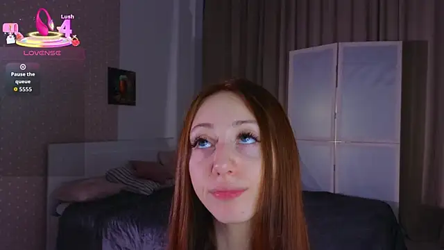 Snapshot of AvrilLeMell chatting on October 4, 2025, 9:27 pm AvrilLeMell online show from October 4, 2025, 9:27 pm