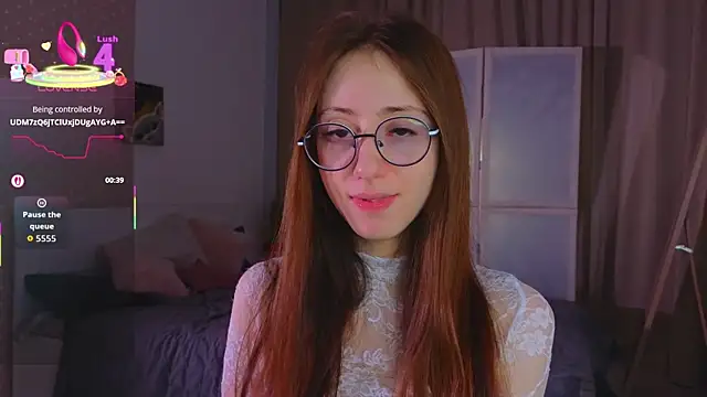 Snapshot of AvrilLeMell chatting on November 7, 2025, 9:52 pm AvrilLeMell online show from November 7, 2025, 9:52 pm