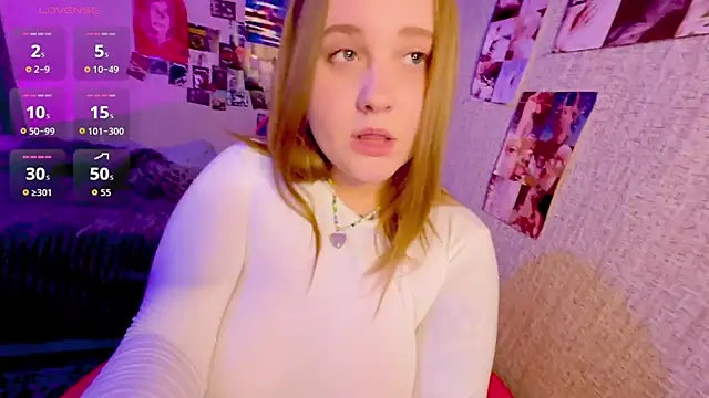 Snapshot of NaomiRey1 chatting on August 4, 2026, 8:57 pm NaomiRey1 online show from August 4, 2026, 8:57 pm