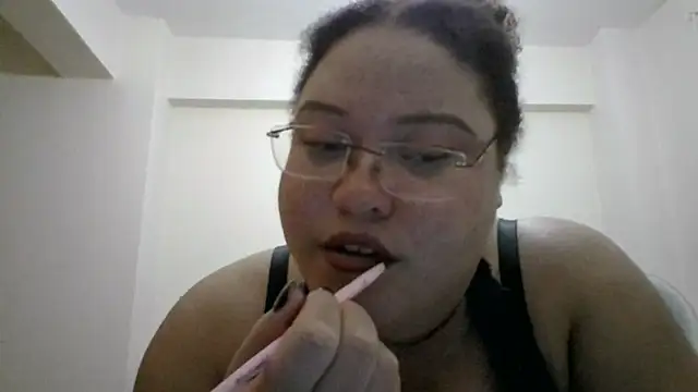 Snapshot of GoddessMocha chatting on October 19, 2025, 12:13 am GoddessMocha online show from October 19, 2025, 12:13 am