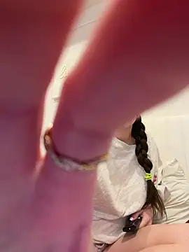 heyitsmadig online show from April 13, 2026, 2:10 pm