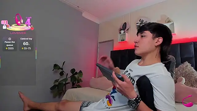 Snapshot of Ares_di_martin chatting on October 2, 2025, 2:20 pm Ares di martin online show from October 2, 2025, 2:20 pm