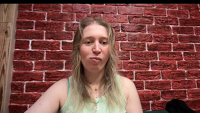 Snapshot of CitrusBlissss chatting on October 21, 2025, 12:04 pm CitrusBlissss online show from October 21, 2025, 12:04 pm