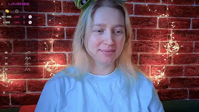 Snapshot of CitrusBlissss chatting on January 8, 2026, 3:23 am CitrusBlissss online show from January 8, 2026, 3:23 am