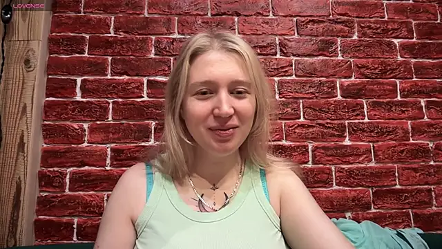 Snapshot of CitrusBlissss chatting on November 22, 2025, 2:43 am CitrusBlissss online show from November 22, 2025, 2:43 am