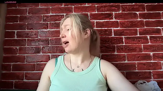 Snapshot of CitrusBlissss chatting on November 5, 2025, 2:47 am CitrusBlissss online show from November 5, 2025, 2:47 am