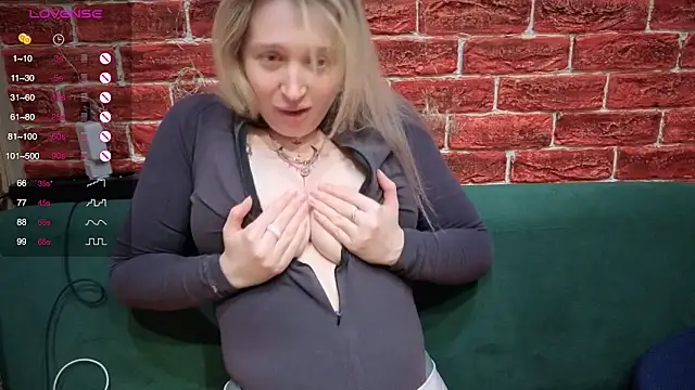 Snapshot of CitrusBlissss chatting on February 3, 2026, 12:32 pm CitrusBlissss online show from February 3, 2026, 12:32 pm